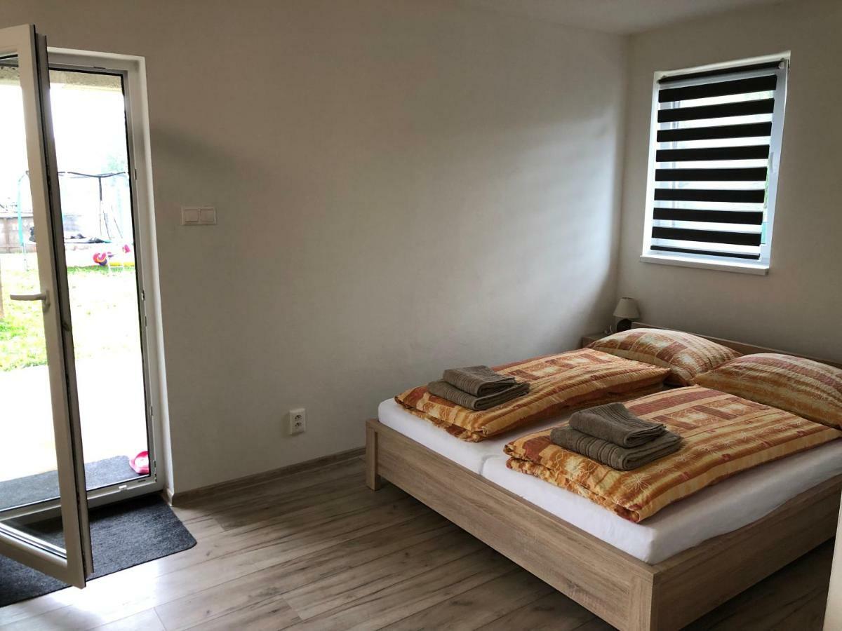 Apartmanovy Dom Magda Vrbov Exterior photo
